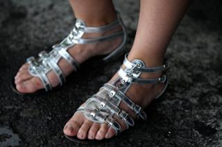 Sophia Bush feet photo thumbnail