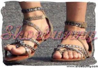Sophia Bush feet photo thumbnail