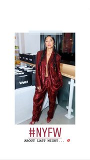 Nicole Scherzinger feet photo thumbnail
