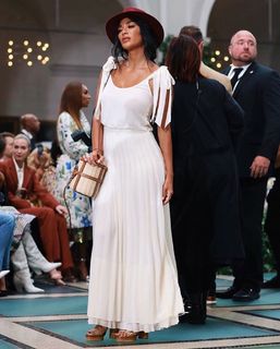 Nicole Scherzinger feet photo thumbnail