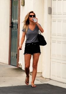 Audrina Patridge feet photo thumbnail