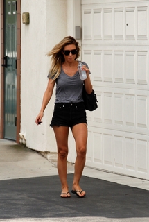 Audrina Patridge feet photo thumbnail