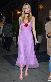 Martha Hunt feet photo thumbnail