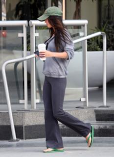 Megan Fox feet photo thumbnail