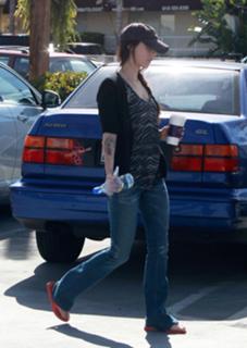 Megan Fox feet photo thumbnail