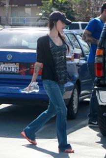 Megan Fox feet photo thumbnail