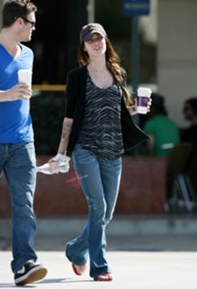 Megan Fox feet photo thumbnail