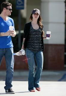 Megan Fox feet photo thumbnail
