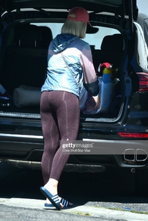 Katy Perry feet photo thumbnail