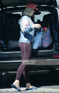 Katy Perry feet photo thumbnail