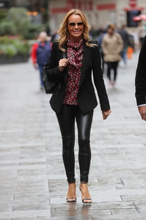 Amanda Holden feet photo thumbnail