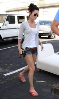 Megan Fox feet photo thumbnail