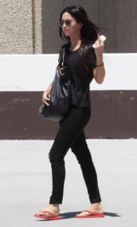 Megan Fox feet photo thumbnail