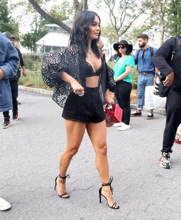 Vanessa Hudgens feet photo thumbnail