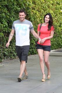 Megan Fox feet photo thumbnail