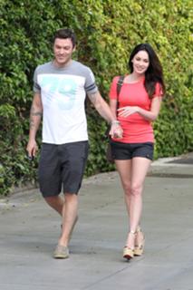 Megan Fox feet photo thumbnail