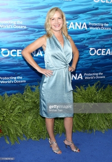 Angela Kinsey feet photo thumbnail