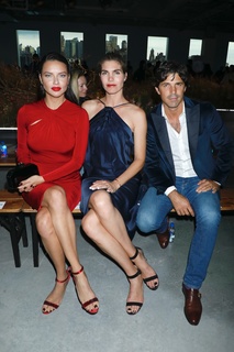 Adriana Lima feet photo thumbnail