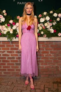 Martha Hunt feet photo thumbnail