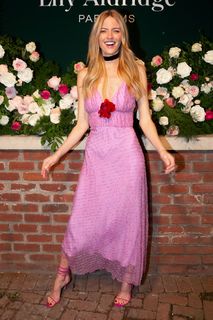 Martha Hunt feet photo thumbnail