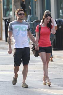 Megan Fox feet photo thumbnail
