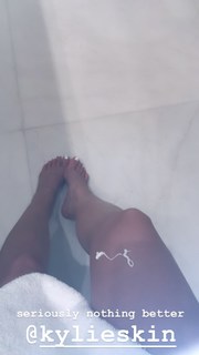 Kylie Jenner feet photo thumbnail