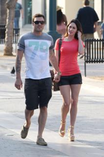 Megan Fox feet photo thumbnail
