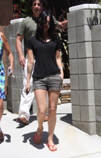 Megan Fox feet photo thumbnail
