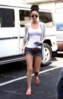 Megan Fox feet photo thumbnail