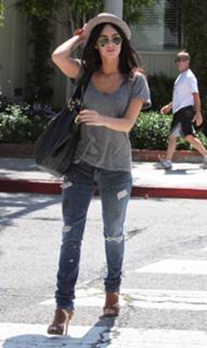 Megan Fox feet photo thumbnail