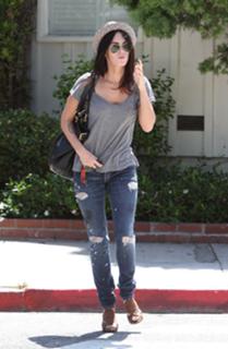 Megan Fox feet photo thumbnail