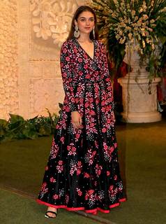 Aditi Rao Hydari feet photo thumbnail