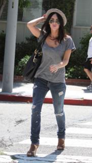 Megan Fox feet photo thumbnail