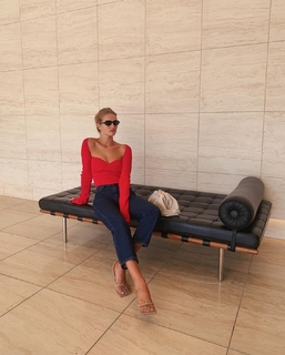 Rosie Huntington-Whiteley feet photo thumbnail