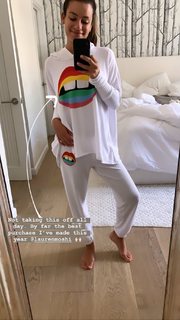 Lea Michele feet photo thumbnail