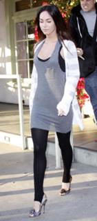 Megan Fox feet photo thumbnail