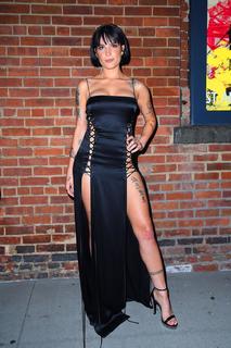 Halsey feet photo thumbnail