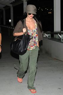 Megan Fox feet photo thumbnail
