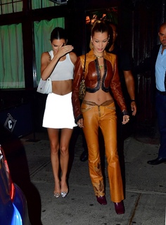 Kendall Jenner feet photo thumbnail
