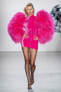 Karolina Kurkova feet photo thumbnail