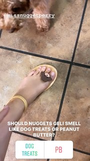 Katy Perry feet photo thumbnail