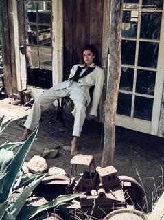 Zoey Deutch feet photo thumbnail