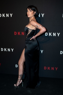 Halsey feet photo thumbnail