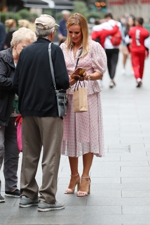Amanda Holden feet photo thumbnail