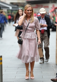 Amanda Holden feet photo thumbnail