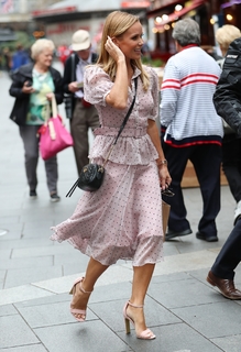 Amanda Holden feet photo thumbnail