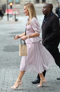 Amanda Holden feet photo thumbnail