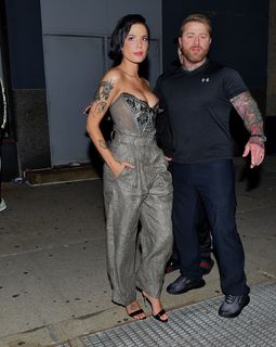 Halsey feet photo thumbnail