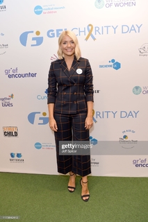 Holly Willoughby feet photo thumbnail
