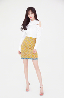 Mi Yang feet photo thumbnail